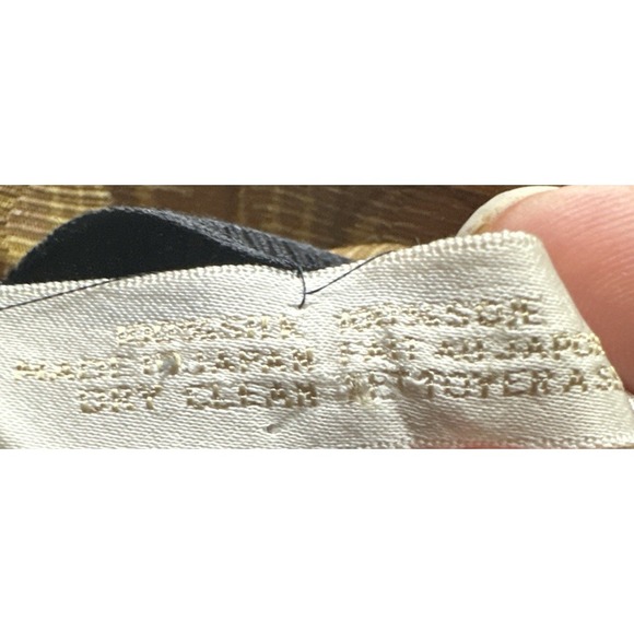 Perry Ellis Vintage Silk Scarf 30x30 Red Roses Gold Border Made in Japan - Picture 6 of 6